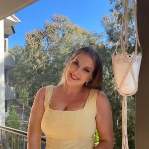 Meet your Posher, Enya